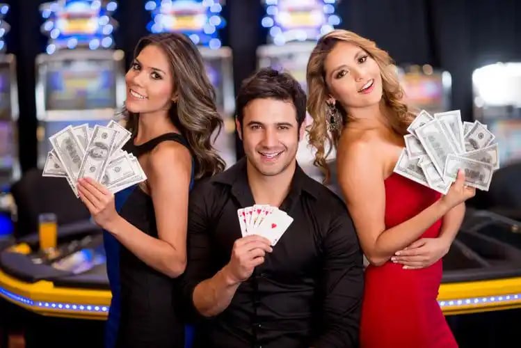 Giao diện Casino trực tuyến 888clb với dealer trực tiếp trên màn hình